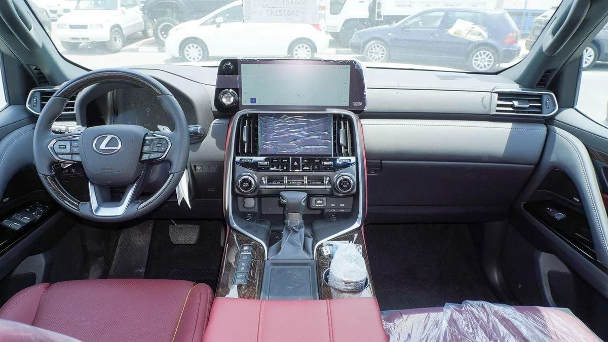 Lexus LX600 SIGNATURE 3.5L V6-9-0