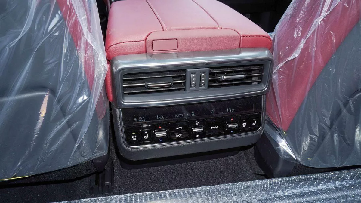 Lexus LX600 SIGNATURE 3.5L V6-11-0