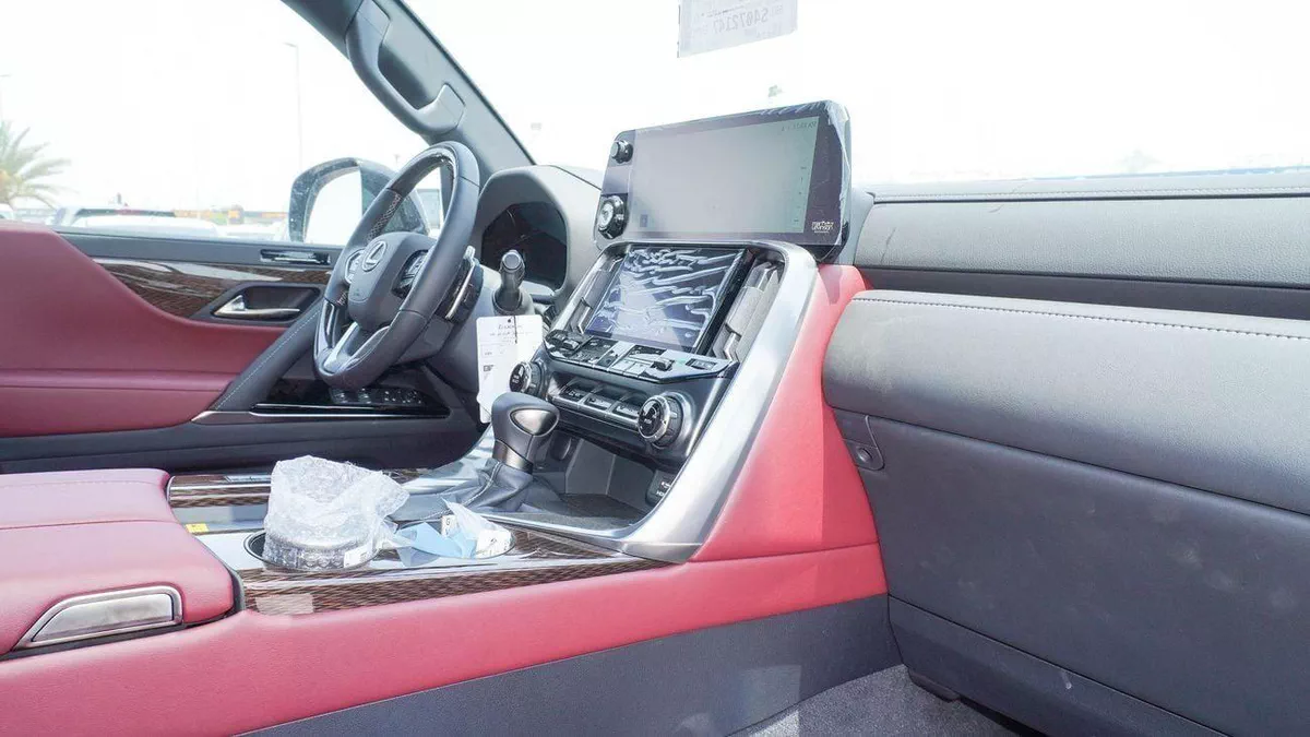 Lexus LX600 SIGNATURE 3.5L V6-13-0