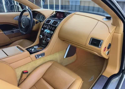 GCC | Low Mileage | Luxury 4 Door | Golden  Silver Blonde Exterior | Sahara Tan Interior-10
