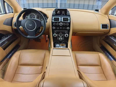 GCC | Low Mileage | Luxury 4 Door | Golden  Silver Blonde Exterior | Sahara Tan Interior-17