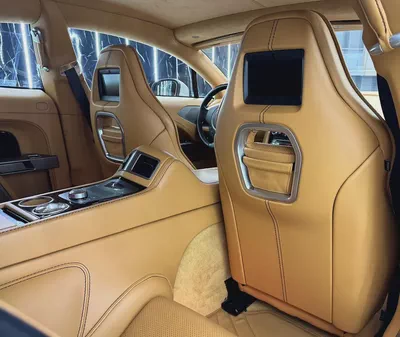 GCC | Low Mileage | Luxury 4 Door | Golden  Silver Blonde Exterior | Sahara Tan Interior-18