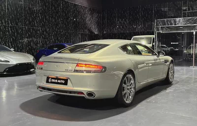 GCC | Low Mileage | Luxury 4 Door | Golden  Silver Blonde Exterior | Sahara Tan Interior-3