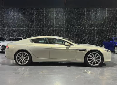 GCC | Low Mileage | Luxury 4 Door | Golden  Silver Blonde Exterior | Sahara Tan Interior-5