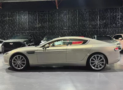 GCC | Low Mileage | Luxury 4 Door | Golden  Silver Blonde Exterior | Sahara Tan Interior-6