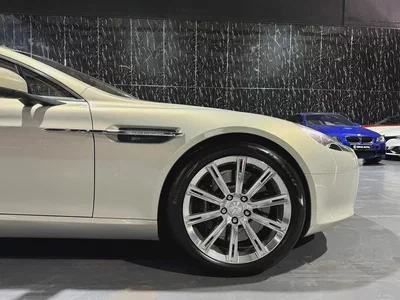 GCC | Low Mileage | Luxury 4 Door | Golden  Silver Blonde Exterior | Sahara Tan Interior-7