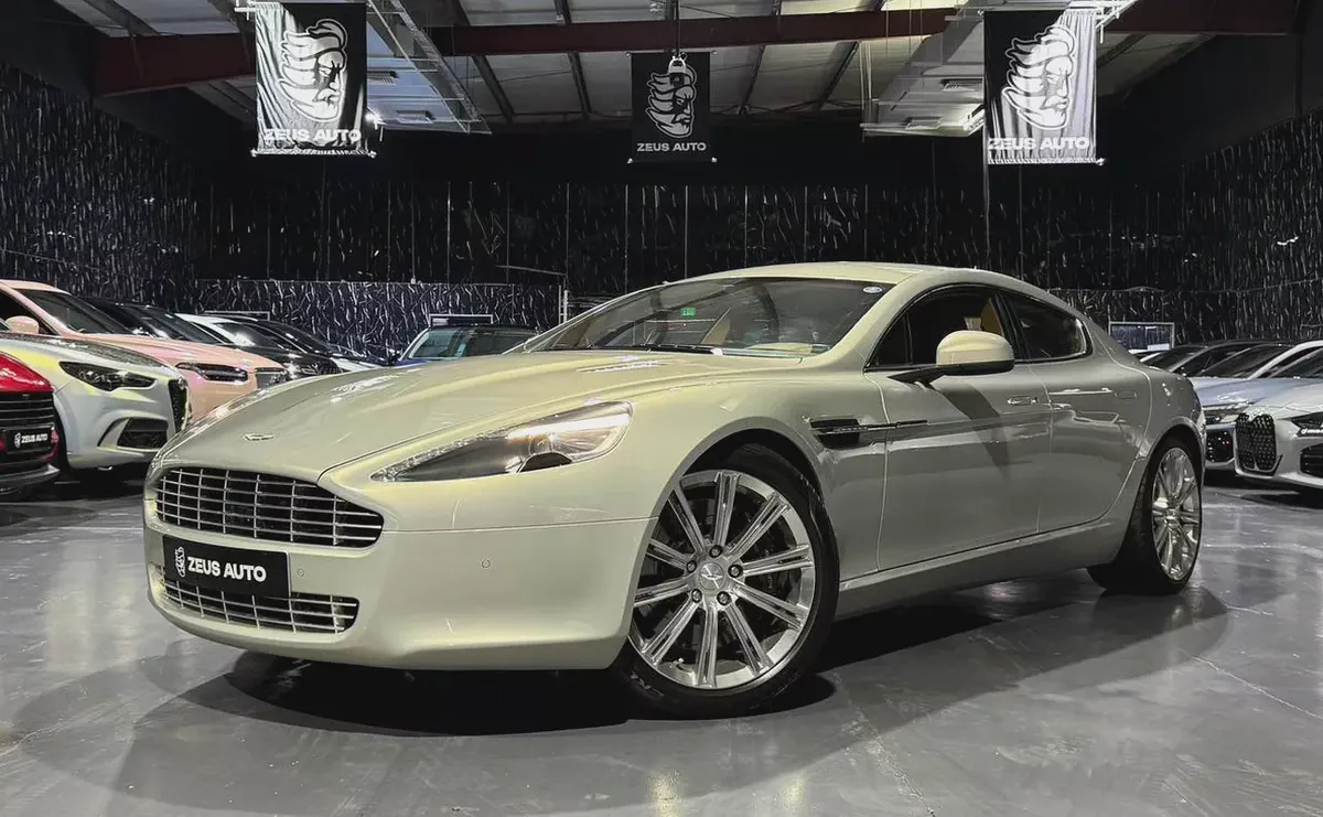 GCC | Low Mileage | Luxury 4 Door | Golden  Silver Blonde Exterior | Sahara Tan Interior