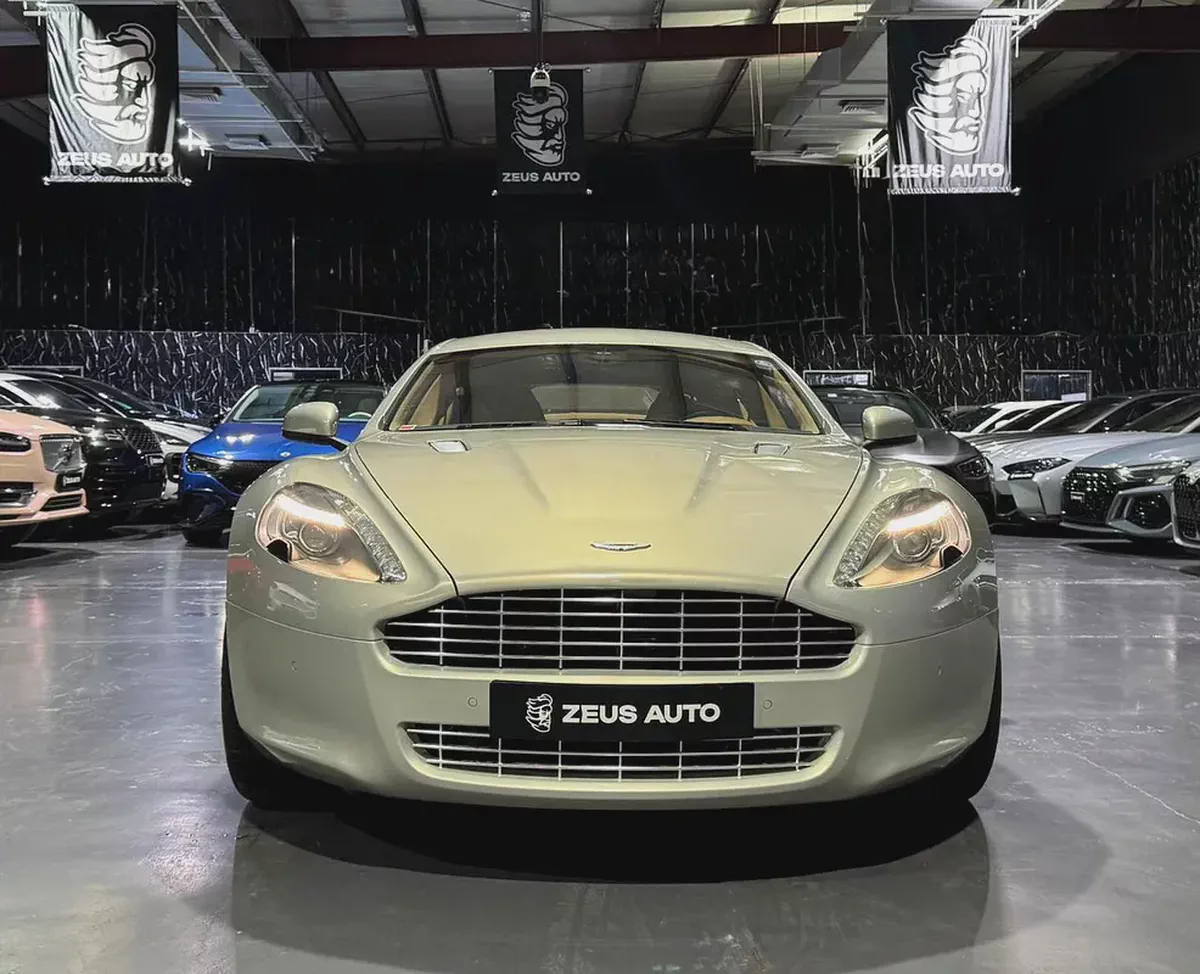 GCC | Low Mileage | Luxury 4 Door | Golden Silver Blonde Exterior | Sahara Tan Interior-1-1
