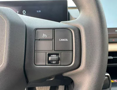 Toyota RAV4 XLE TOYOTA RAV4 XLE-G MID OPTION || 2.0L PETROL V4 / SUNROOF / DRIVER PWR SEAT / DVD+REAR CAMERA (CODE #-14