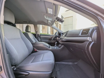 TOYOTA HIGHLANDER 2018 LE V6 3.5L 7 SEATER IN EXCELLENT CONDITION-3