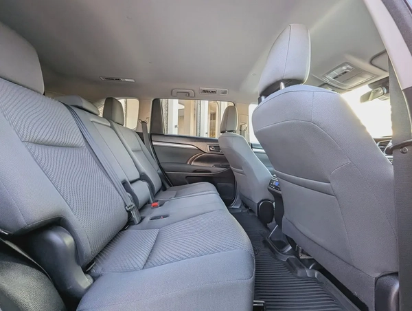 TOYOTA HIGHLANDER 2018 LE V6 3.5L 7 SEATER IN EXCELLENT CONDITION