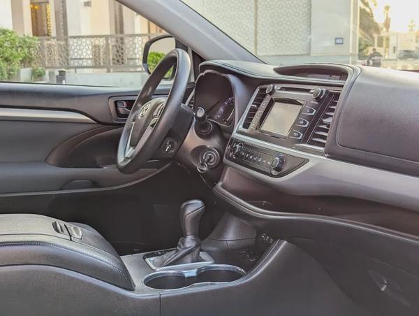 TOYOTA HIGHLANDER 2018 LE V6 3.5L 7 SEATER IN EXCELLENT CONDITION