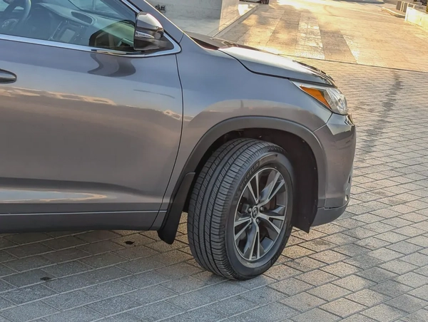 TOYOTA HIGHLANDER 2018 LE V6 3.5L 7 SEATER IN EXCELLENT CONDITION