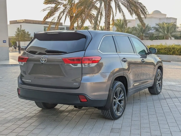 TOYOTA HIGHLANDER 2018 LE V6 3.5L 7 SEATER IN EXCELLENT CONDITION