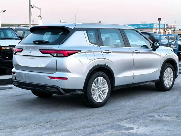 Mitsubishi Outlander 5P-M-LINE 2.5L SUV FWD 5Doors