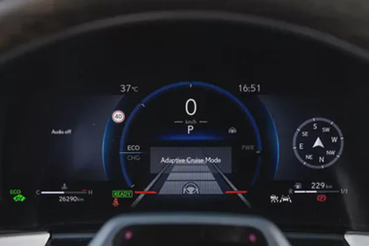 Lexus LM 350h 2024-15-15