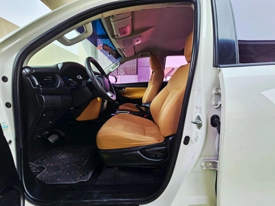 Toyota Fortuner EXR V4 4WD/ GCC SPECS/ LOW MILEAGE/ SINGLE OWNER-2