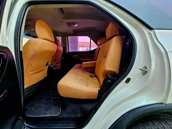 Toyota Fortuner EXR V4 4WD/ GCC SPECS/ LOW MILEAGE/ SINGLE OWNER