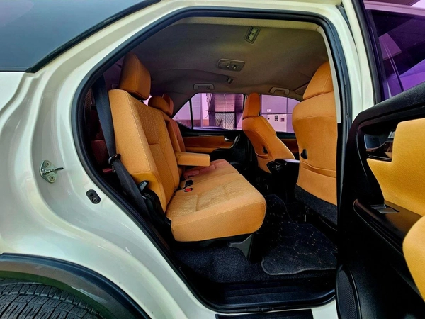 Toyota Fortuner EXR V4 4WD/ GCC SPECS/ LOW MILEAGE/ SINGLE OWNER