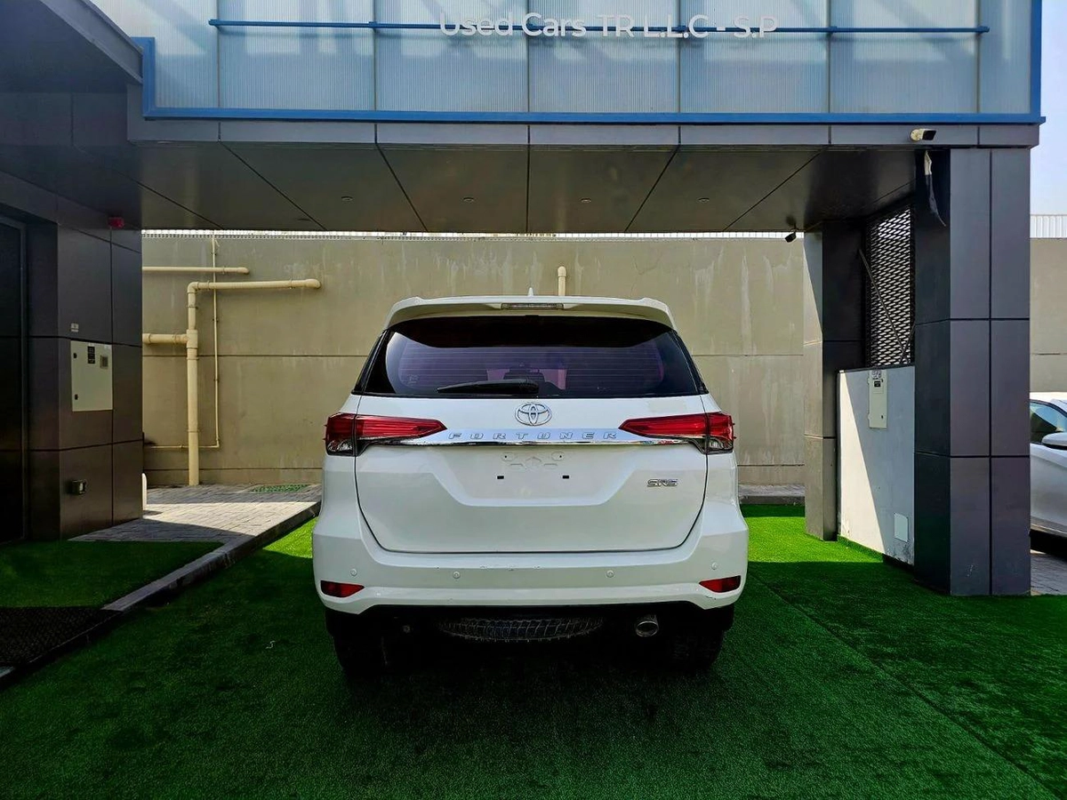 Toyota Fortuner EXR V4 4WD/ GCC SPECS/ LOW MILEAGE/ SINGLE OWNER-12-12