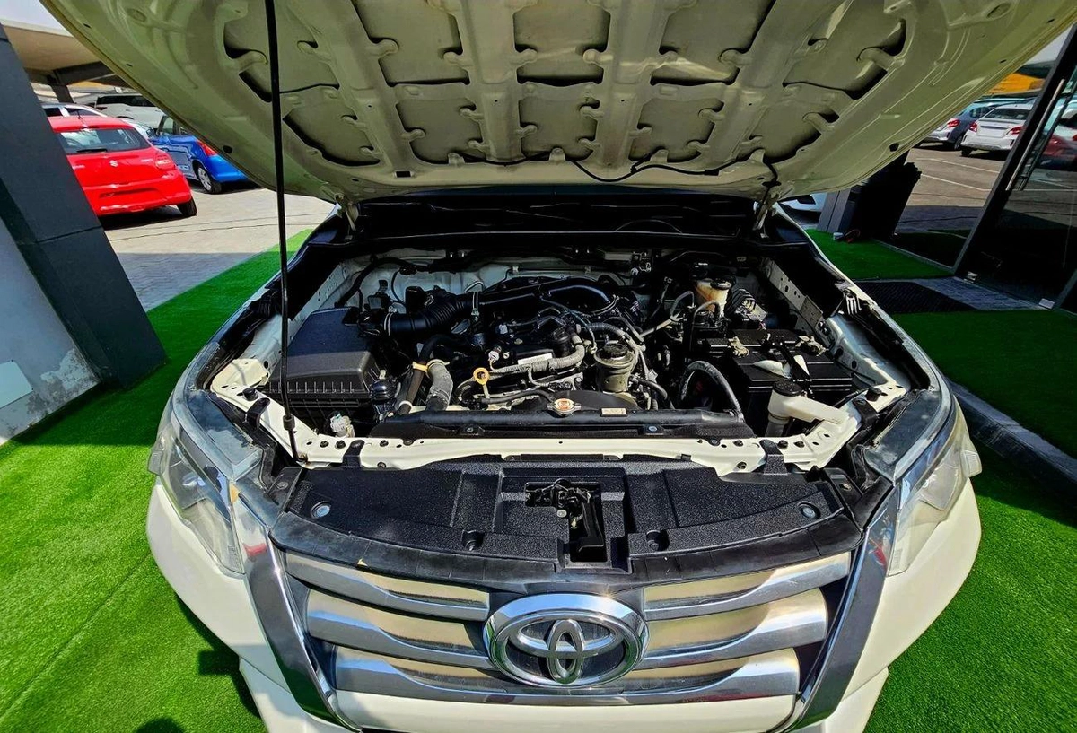 Toyota Fortuner EXR V4 4WD/ GCC SPECS/ LOW MILEAGE/ SINGLE OWNER-3-3