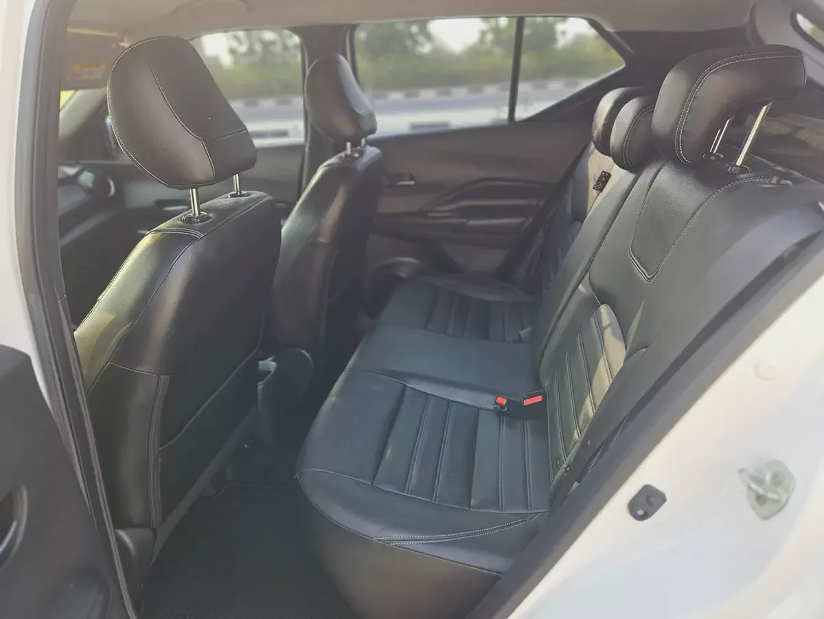 Nissan Kicks 2018 GCC Full Option With Navigation Premium Condition Low Mileage Family SUV-9-9