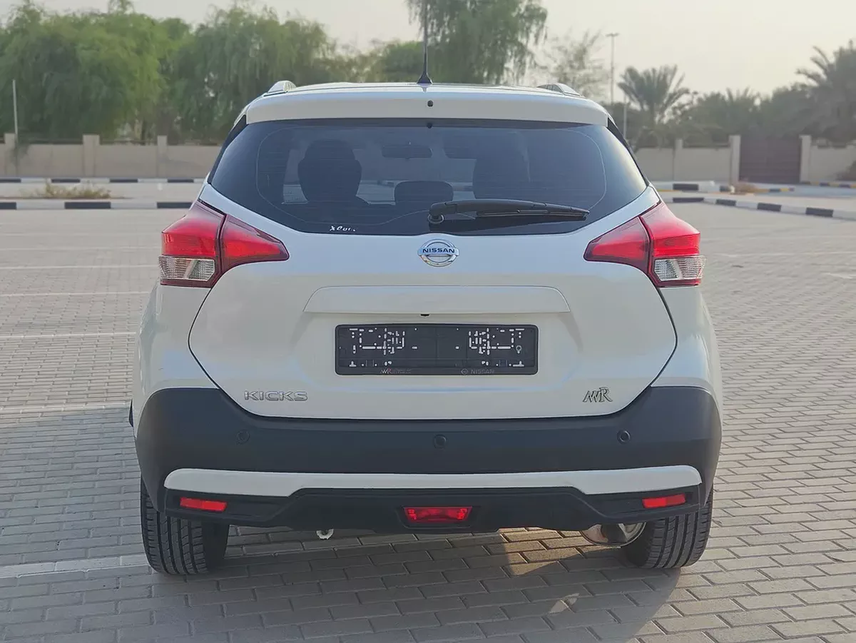 Nissan Kicks 2018 GCC Full Option With Navigation Premium Condition Low Mileage Family SUV-15-15