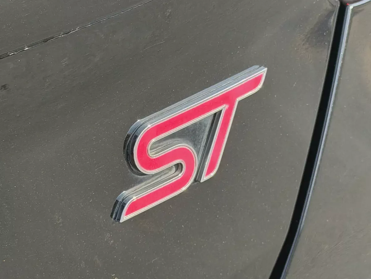 Original Paint | 2015 Ford Focus ST GCC Specs-18-18
