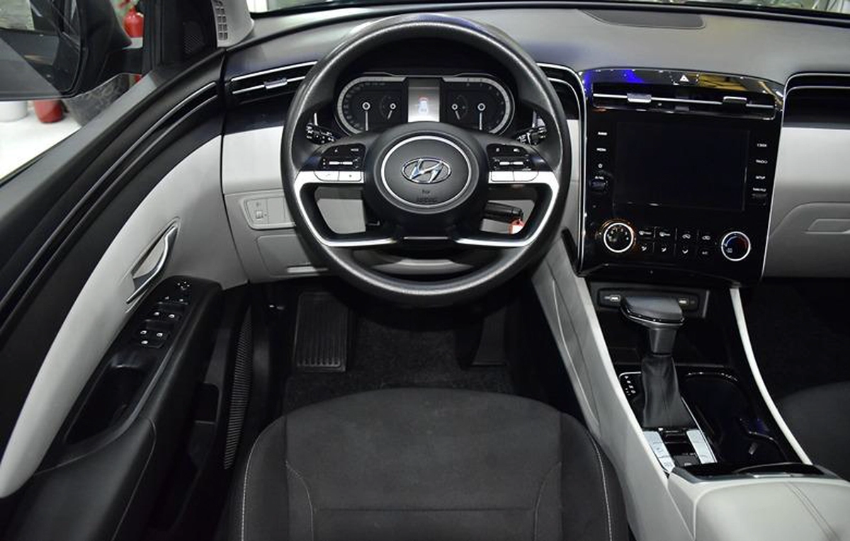 Hyundai Tucson ( 2023 Model ) in Grey Color GCC Specs-12-12