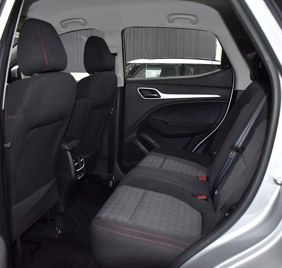 MG ZS ( 2022 Model ) in Silver Color GCC Specs-12-12