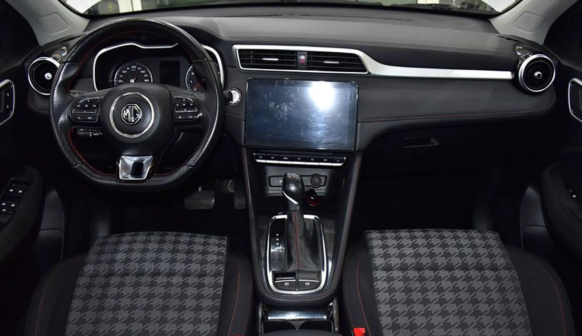 MG ZS ( 2022 Model ) in Silver Color GCC Specs-10-10