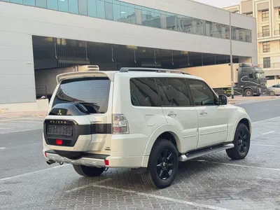 Mitsubishi Pajero GLS 2018 GCC  3.5L Full Option Original paint-3