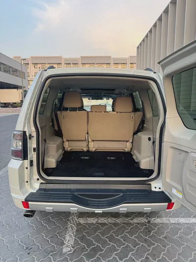 Mitsubishi Pajero GLS 2018 GCC  3.5L Full Option Original paint-8