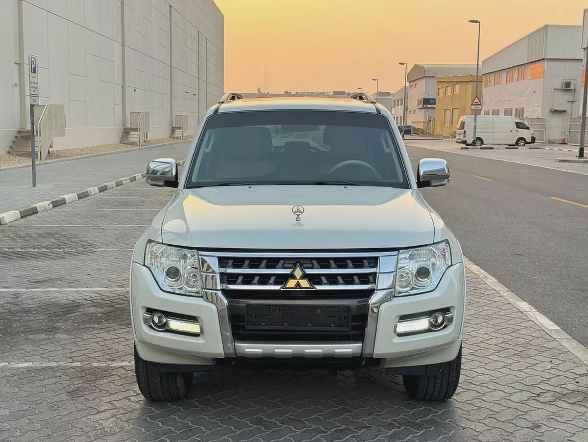Mitsubishi Pajero GLS 2018 GCC 3.5L Full Option Original paint-2-2