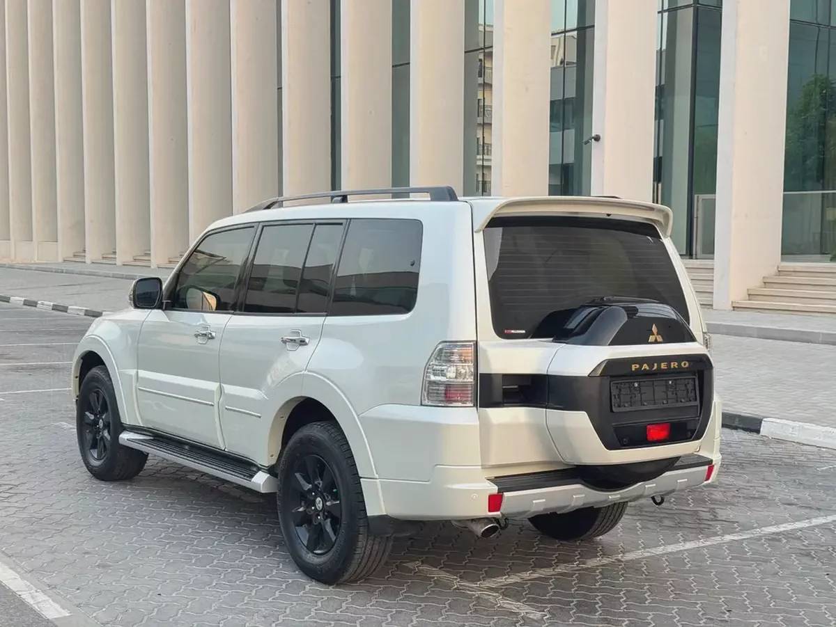 Mitsubishi Pajero GLS 2018 GCC 3.5L Full Option Original paint-4-4