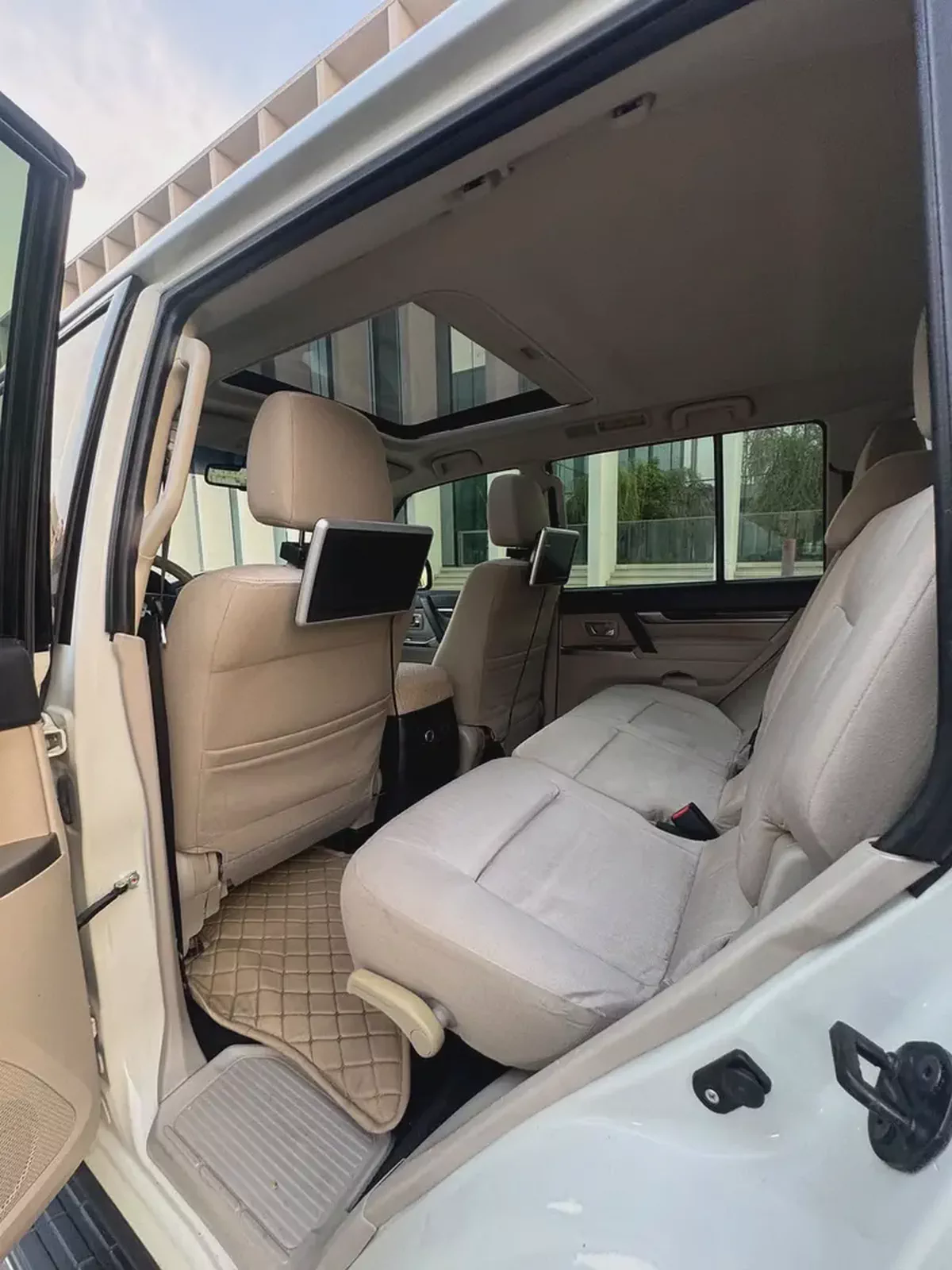 Mitsubishi Pajero GLS 2018 GCC 3.5L Full Option Original paint-6-6