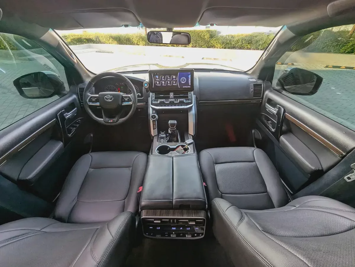 TOYOTA LAND CRUISER 2013 FACELIFTED 2025 WITH INTERIOR AND EXTERIOR GCC V6 4.0L-2-2