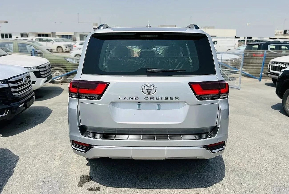 Toyota Land Cruiser VXR 3.5L-4-4