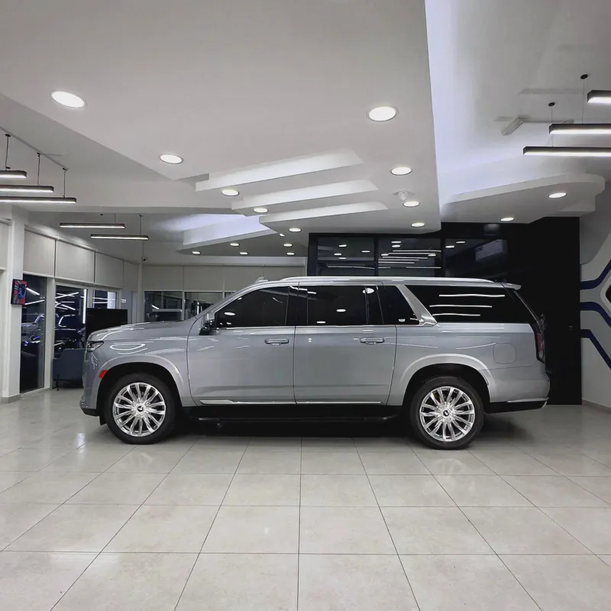 2023 Cadillac Escalade Premium Luxury ESV-2-2