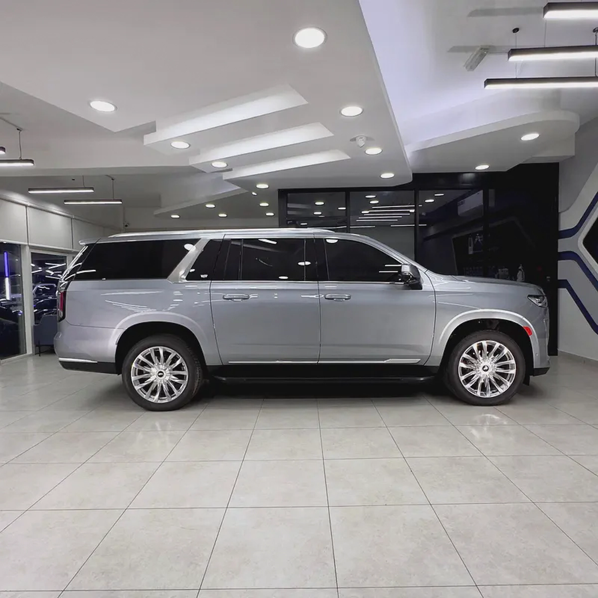 2023 Cadillac Escalade Premium Luxury ESV-3-3