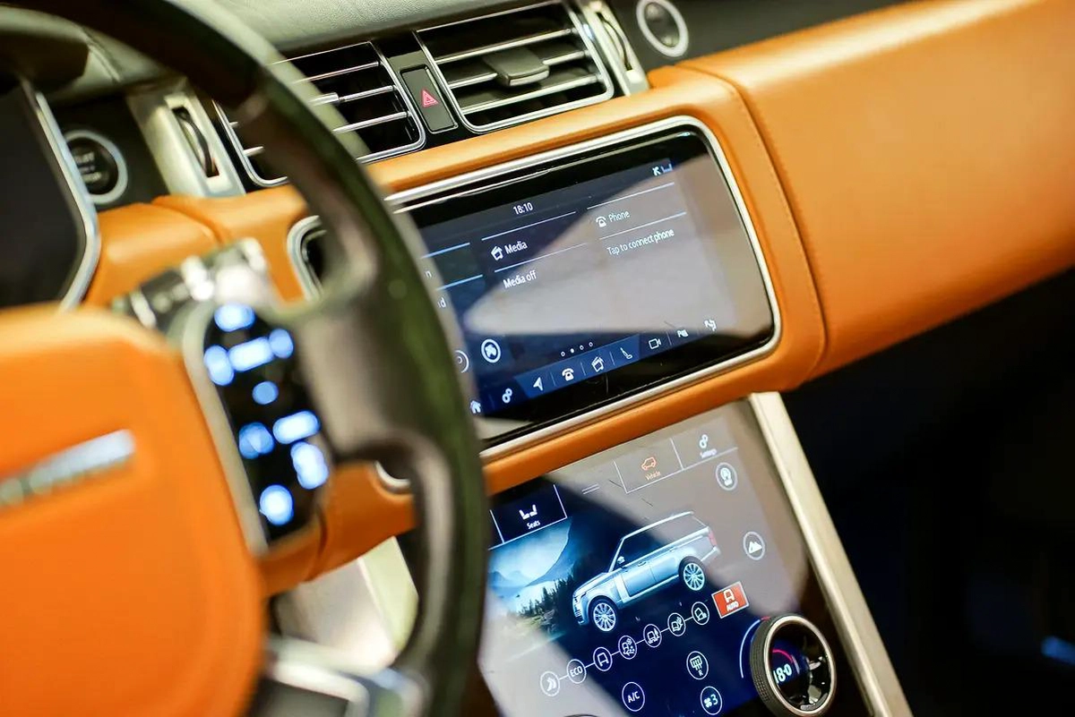 AED 2334 PM | RANGE ROVER AUTOBIOGRAPHY 2018 | FULL AGENCY HISTORY | 1 YEAR WARRANTY | GCC-5-5
