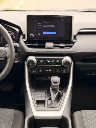 Toyota RAV4 XLE 2.5L  4X4 Sunroof, push start full option-6