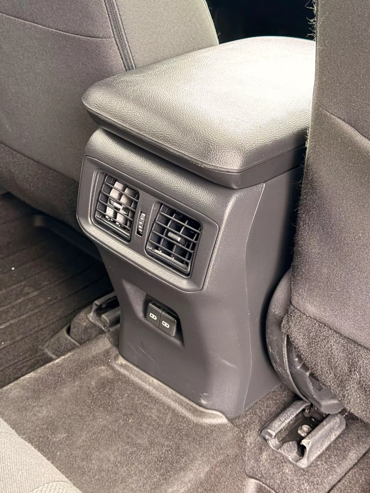 Toyota RAV4 XLE 2.5L  4X4 Sunroof, push start full option-16-0