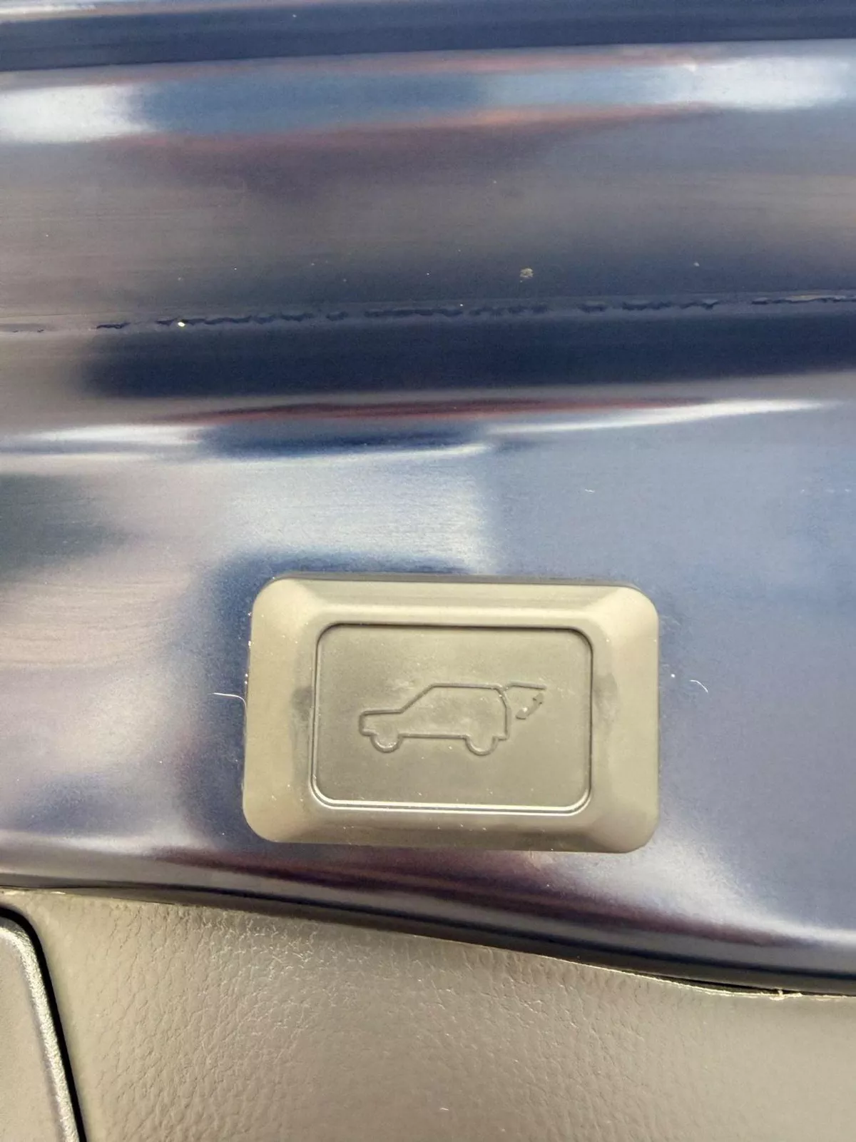 Toyota RAV4 XLE 2.5L  4X4 Sunroof, push start full option-17-0
