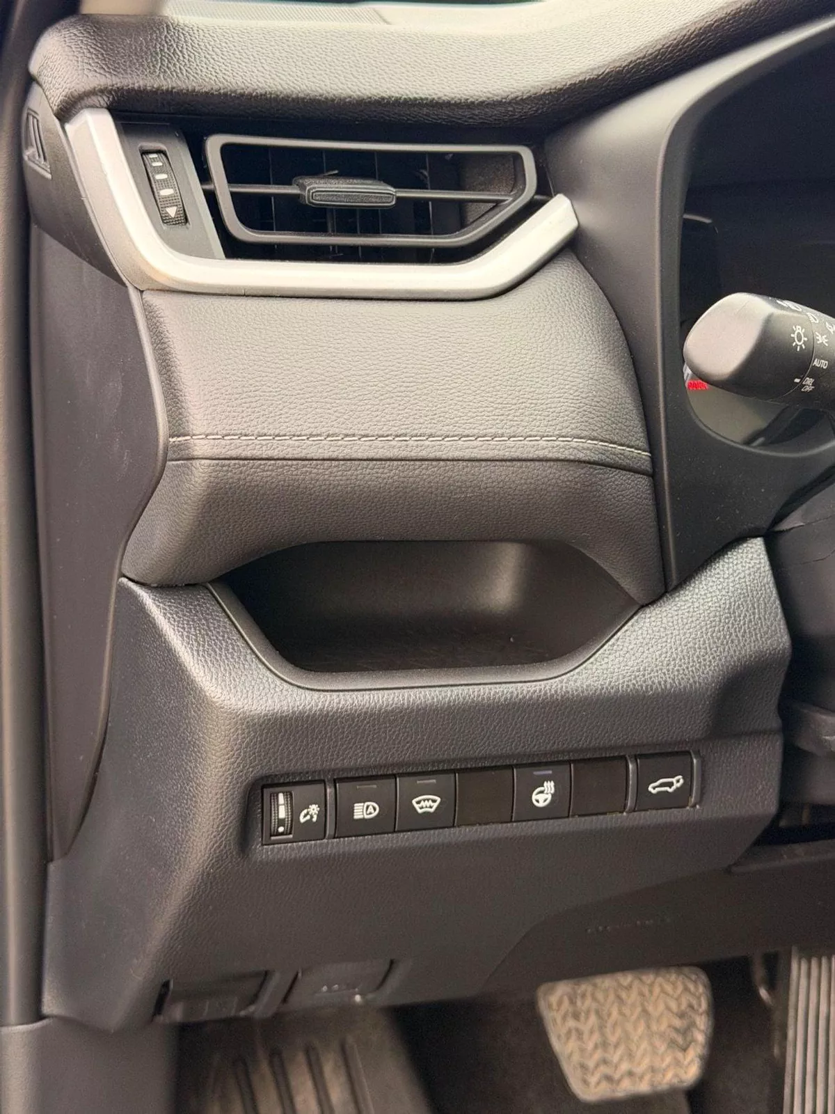 Toyota RAV4 XLE 2.5L  4X4 Sunroof, push start full option-8-0