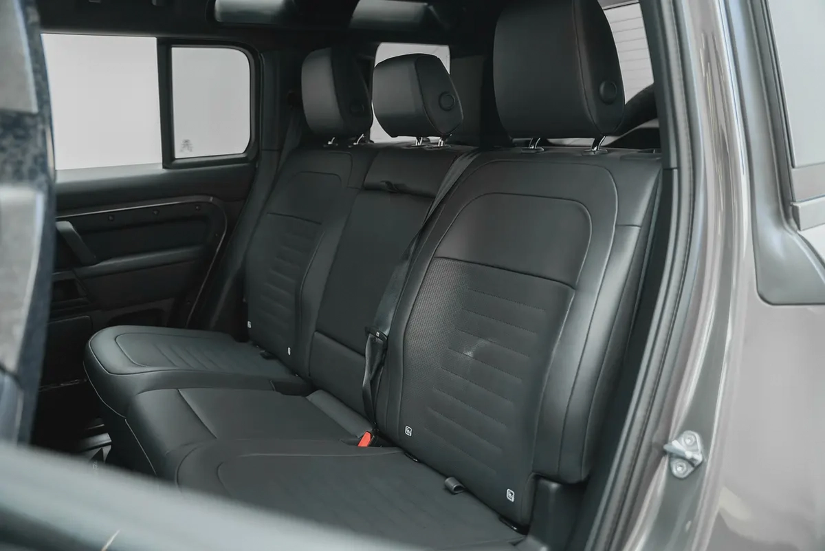 2025 LAND ROVER DEFENDER OCTA EDITION ONE-16-16
