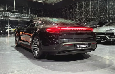 Exclusive Offer | GCC | Very Low Mileage | Warranty 2027 | Al Naboodah Full Service History-3