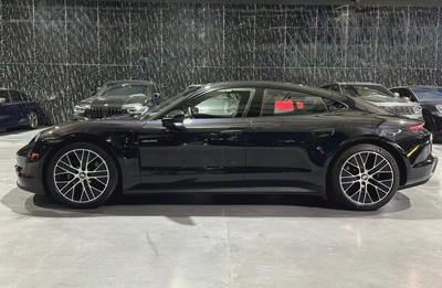 Exclusive Offer | GCC | Very Low Mileage | Warranty 2027 | Al Naboodah Full Service History-5