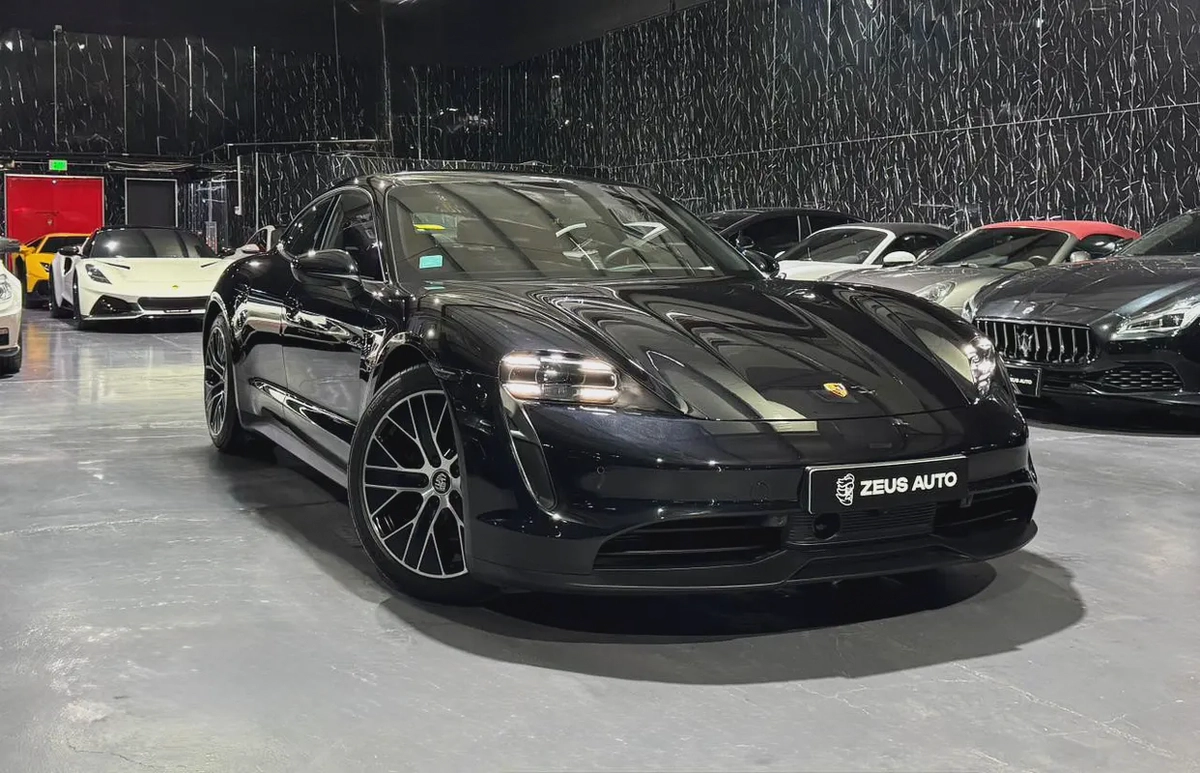 Exclusive Offer | GCC | Very Low Mileage | Warranty 2027 | Al Naboodah Full Service History-2-2