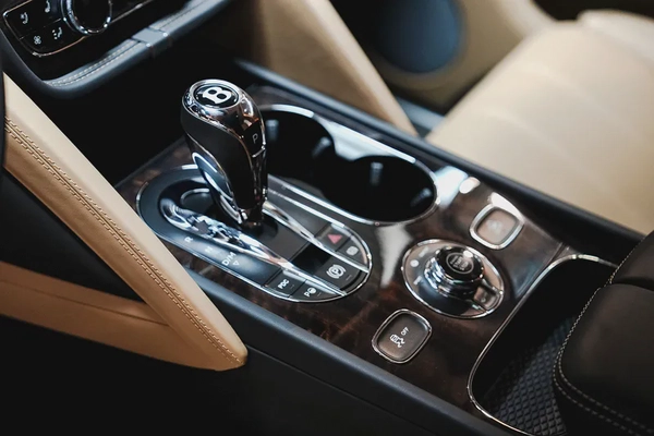 BENTLEY BENTAYGA - ORIGINAL MANSORY | 2022 | BRAND NEW | WARRANTY N SERVICE AVAILABLE